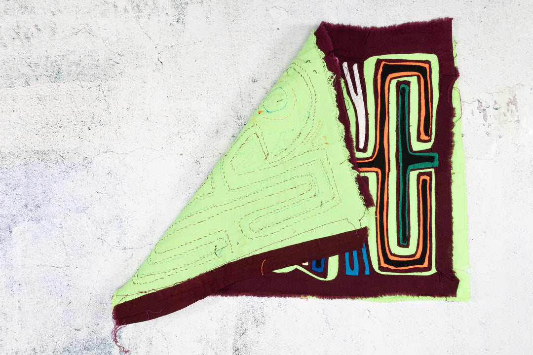 ParaKeet Bird on Swing Mola