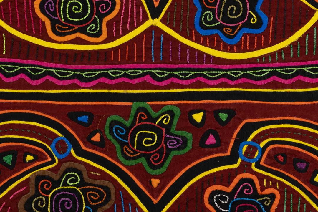 Drooping Daisies Mola