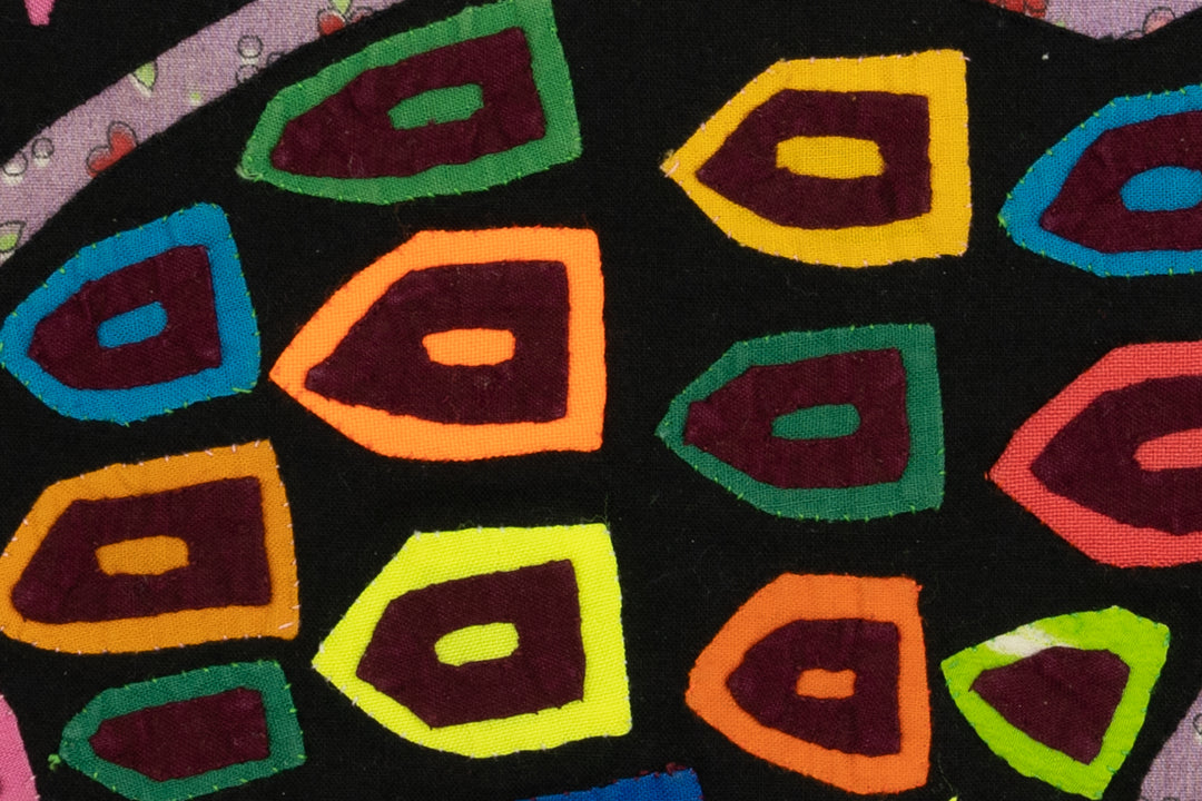 Vintage Gecko Purple Background Material Mola