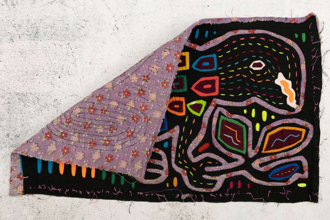 Vintage Gecko Purple Background Material Mola