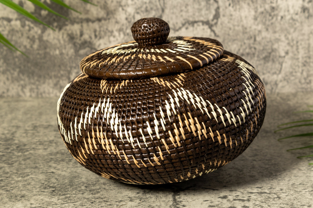 Brown Forest Dazzle Waves Woven Basket With Top