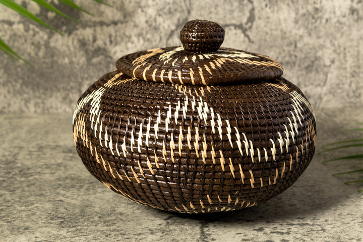 Brown Forest Dazzle Waves Woven Basket With Top