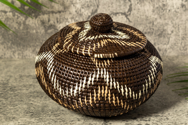 Brown Forest Dazzle Waves Woven Basket With Top