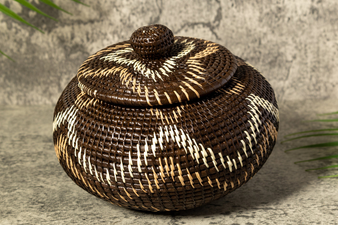 Brown Forest Dazzle Waves Woven Basket With Top