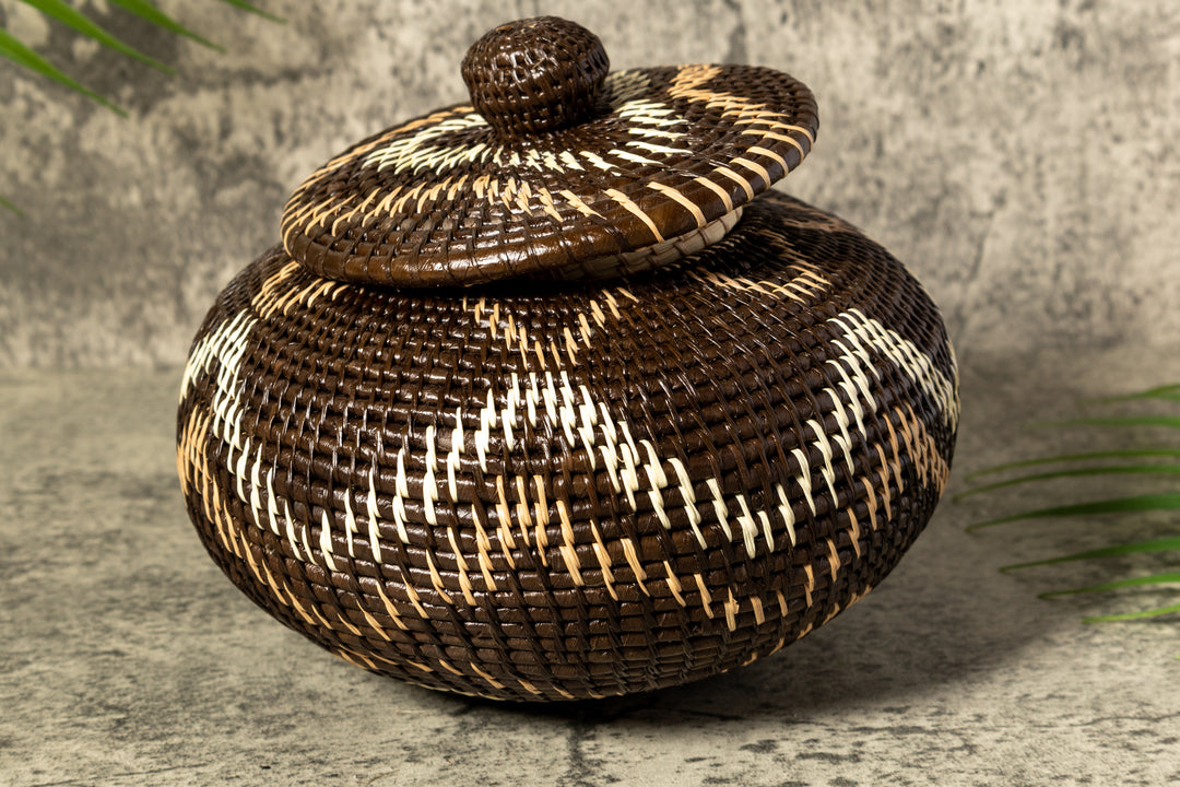 Brown Forest Dazzle Waves Woven Basket With Top
