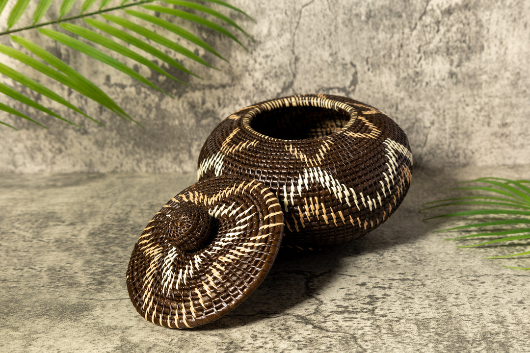 Brown Forest Dazzle Waves Woven Basket With Top