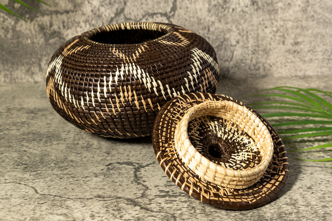 Brown Forest Dazzle Waves Woven Basket With Top