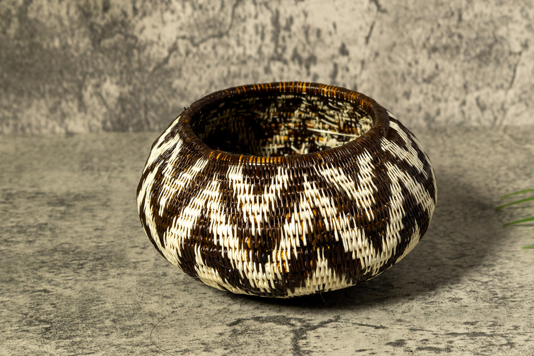 ZigZag Tropical Knot Basket With Top