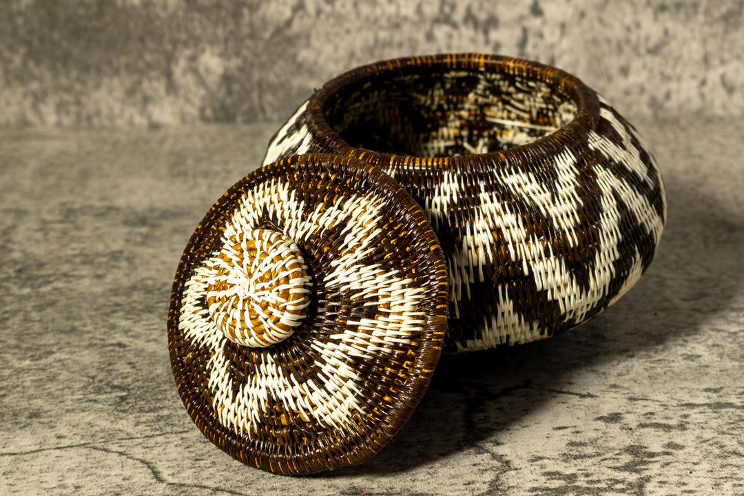 ZigZag Tropical Knot Basket With Top