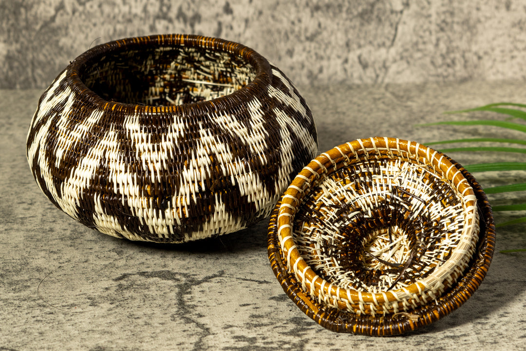 ZigZag Tropical Knot Basket With Top