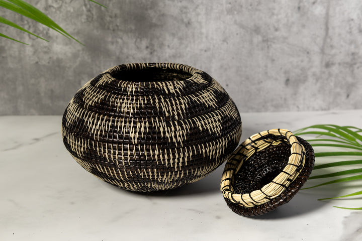 Black And White Diamond Woven Basket With Top