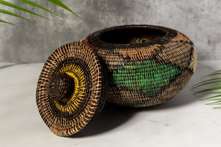 Multi-Color Diamond Design Woven Basket With Top