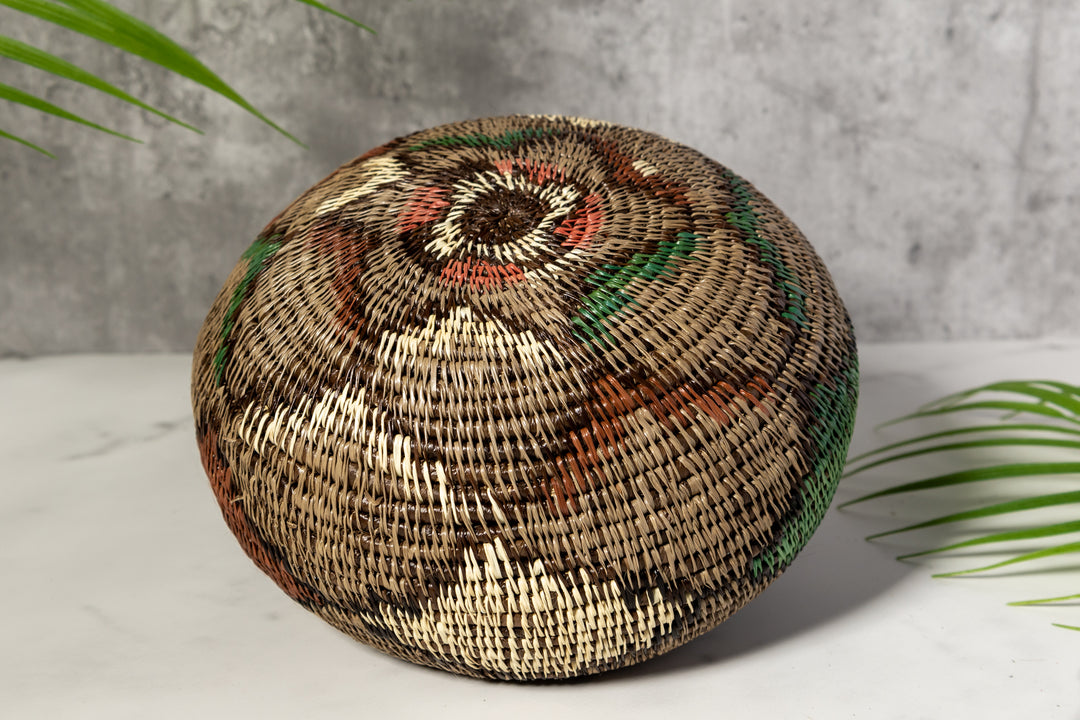 Multi-Color Diamond Design Woven Basket With Top