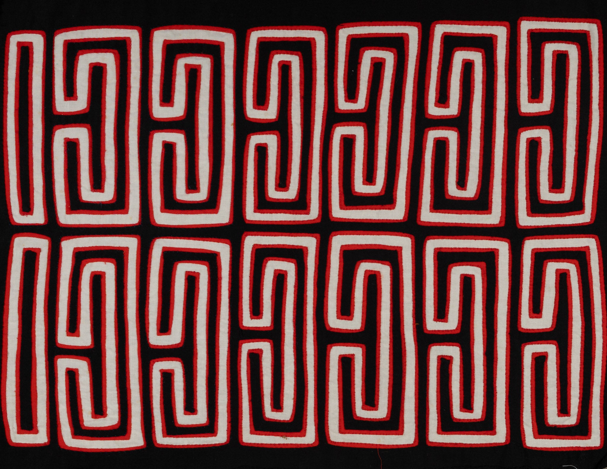 Maze Mola Panel, Red and White Spirals on a Black Ground – TraderBrock