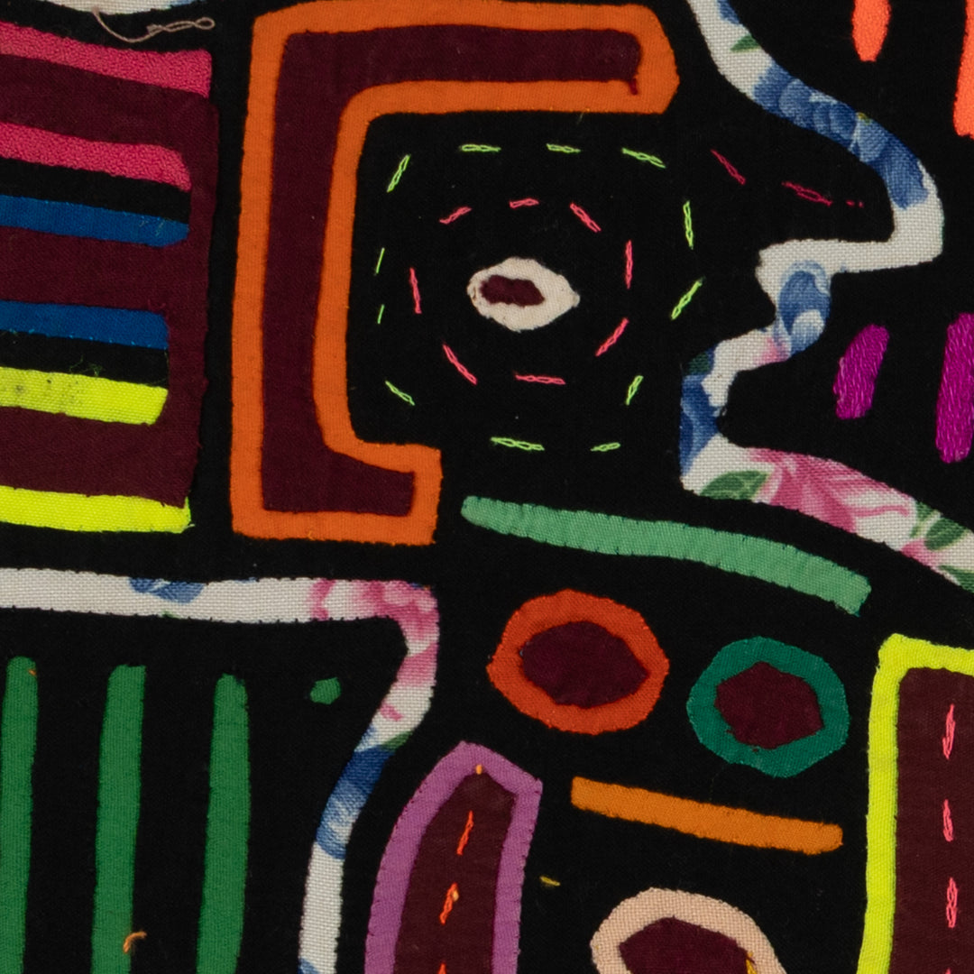 Traditional Multi-Color Debate Mola