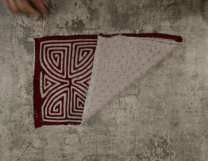 Vintage Burgundy And White Classic Design Mola