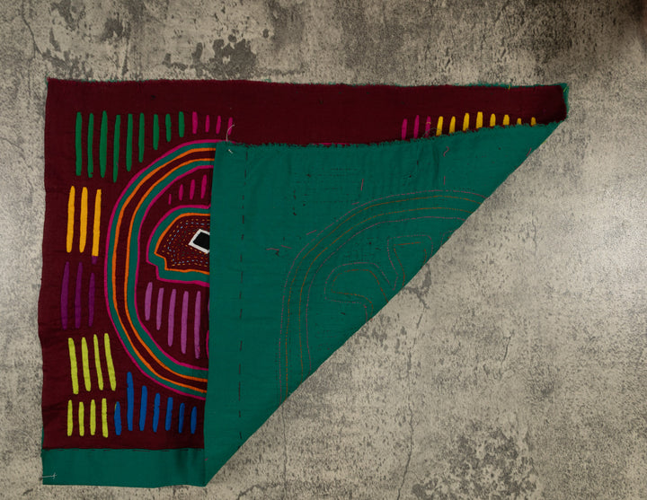 Traditional Red And Green Gecko Mola
