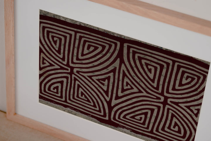 Vintage Burgundy And White Classic Design Mola
