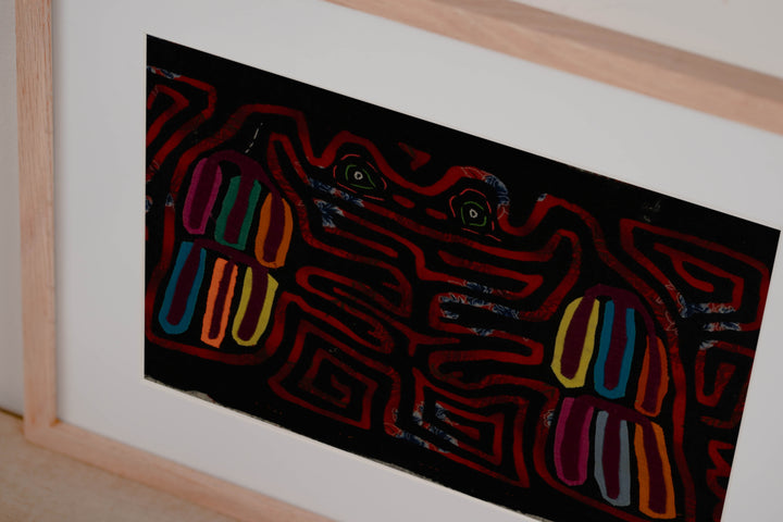 Vintage Black And Red Optical Illusion Frog Mola