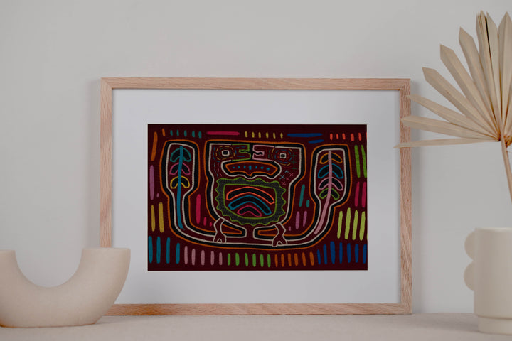 Traditional Burgundy And White Optical Illusion Crab Mola