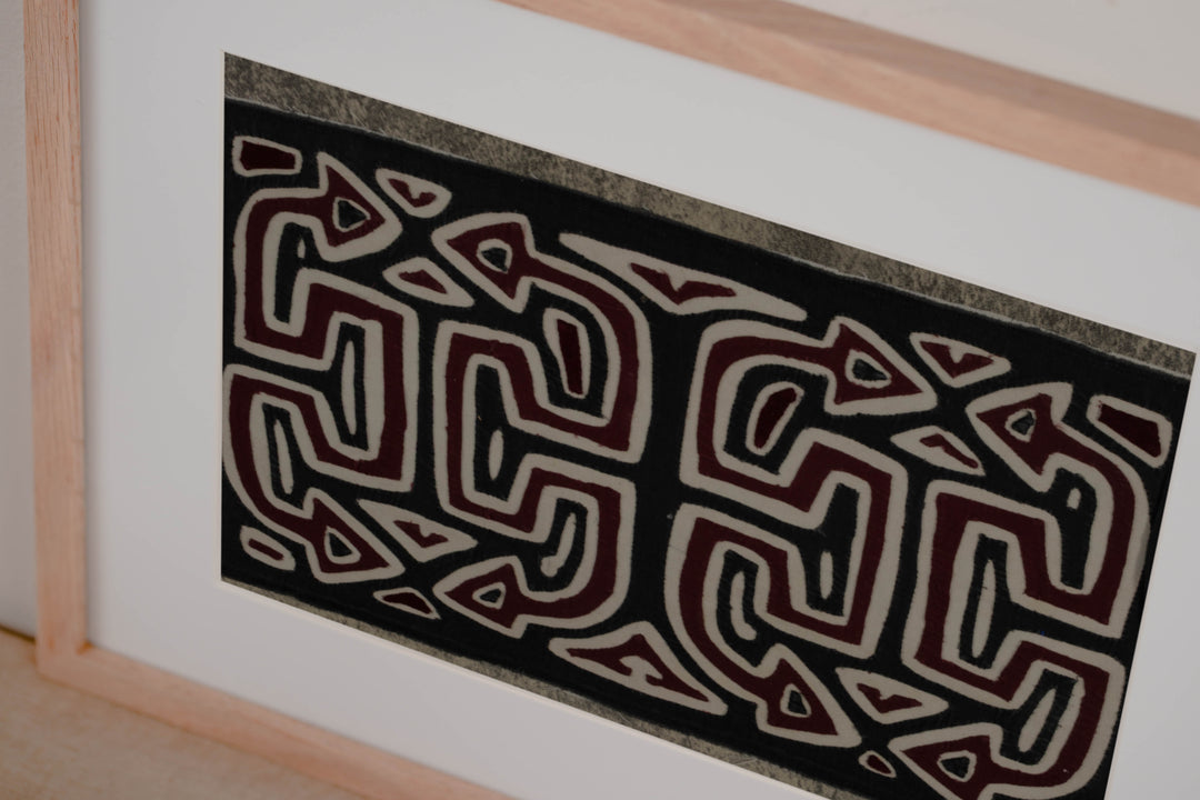 Black White And Red Optical Illusion Mola