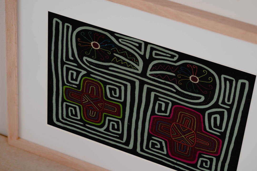 Traditional Black And Blue Talking Heads Mola