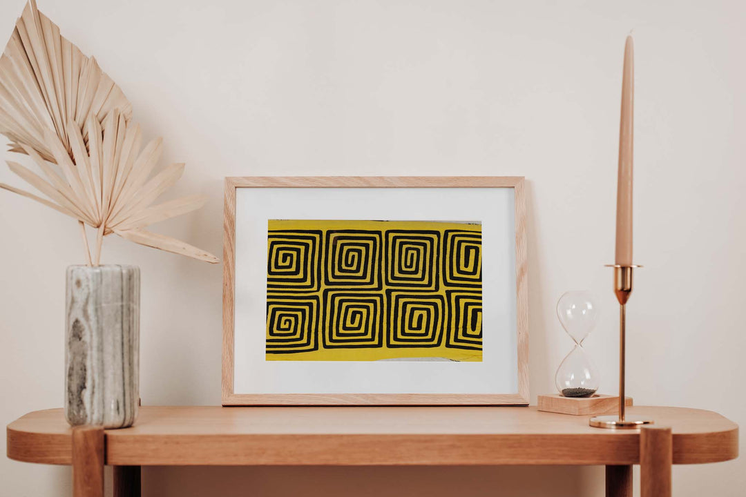 Vintage Black And Yellow Classic Design Mola