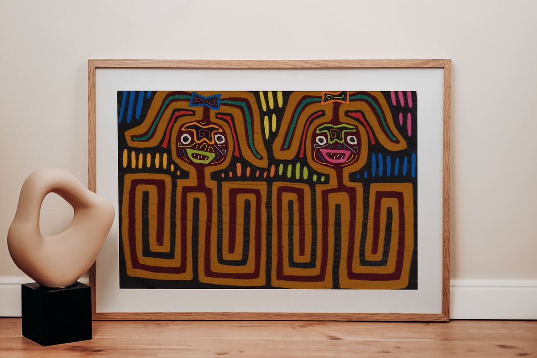 Twin Sisters On The Prowl Mola