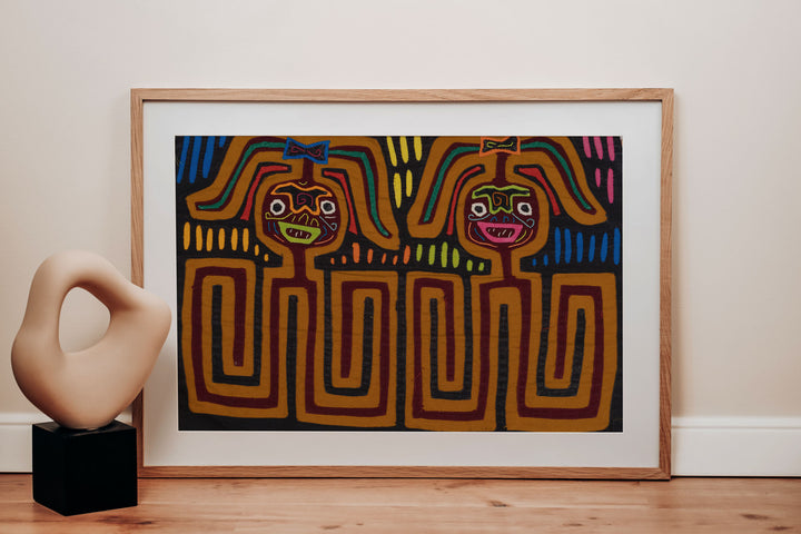 Twin Sisters On The Prowl Mola