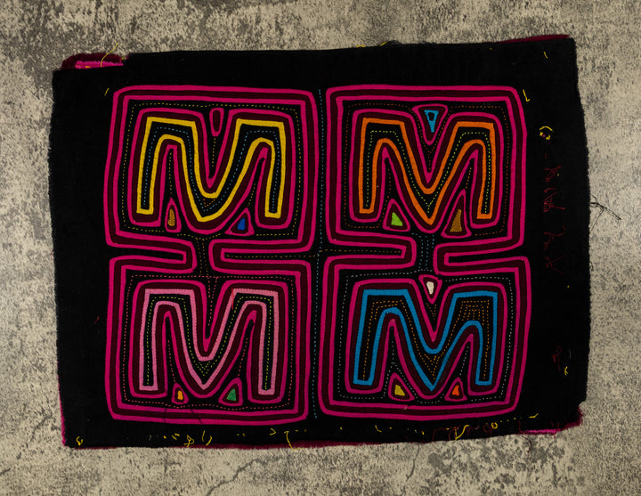 Black And Rosada Classic Design Mola