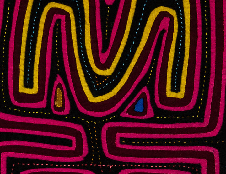 Black And Rosada Classic Design Mola