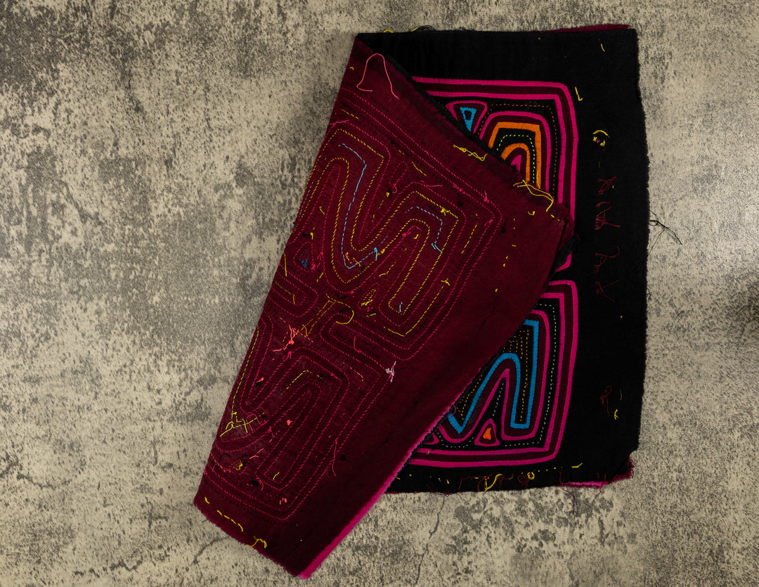 Black And Rosada Classic Design Mola