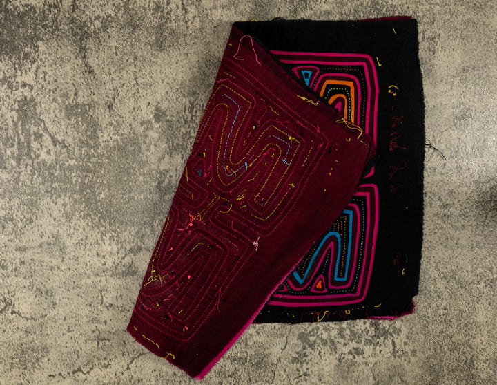 Black And Rosada Classic Design Mola