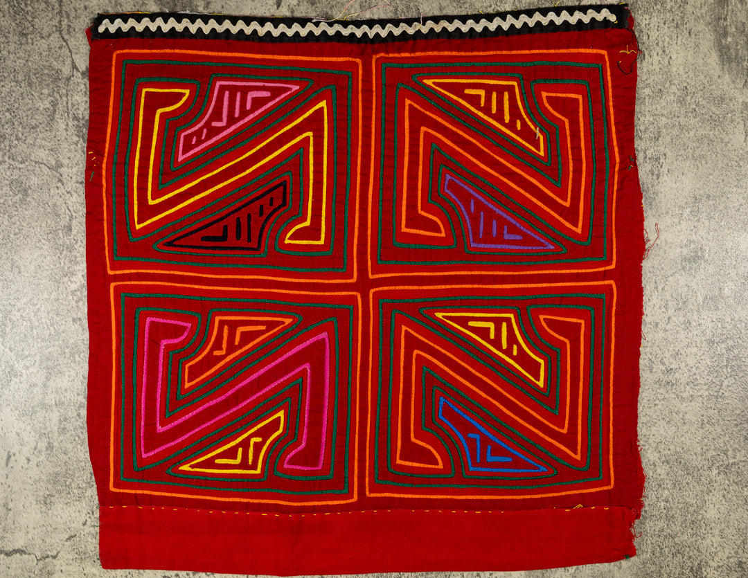 Large Vintage Former Blouse Mola
