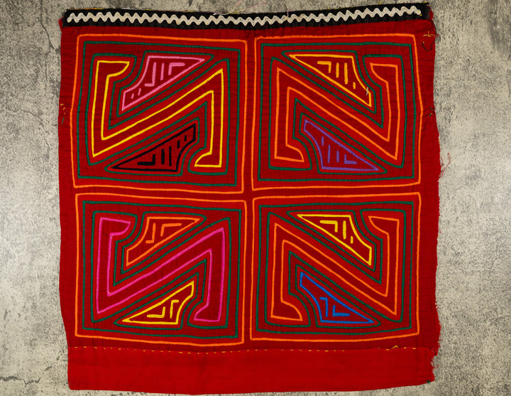 Large Vintage Former Blouse Mola