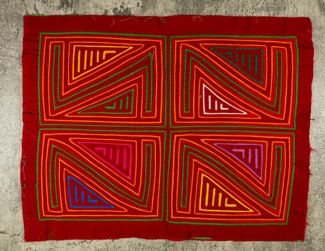 Large Red Classic Design Mola