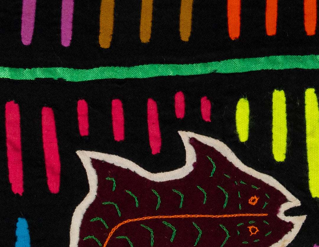 Neon Green Fish Aquarium Mola