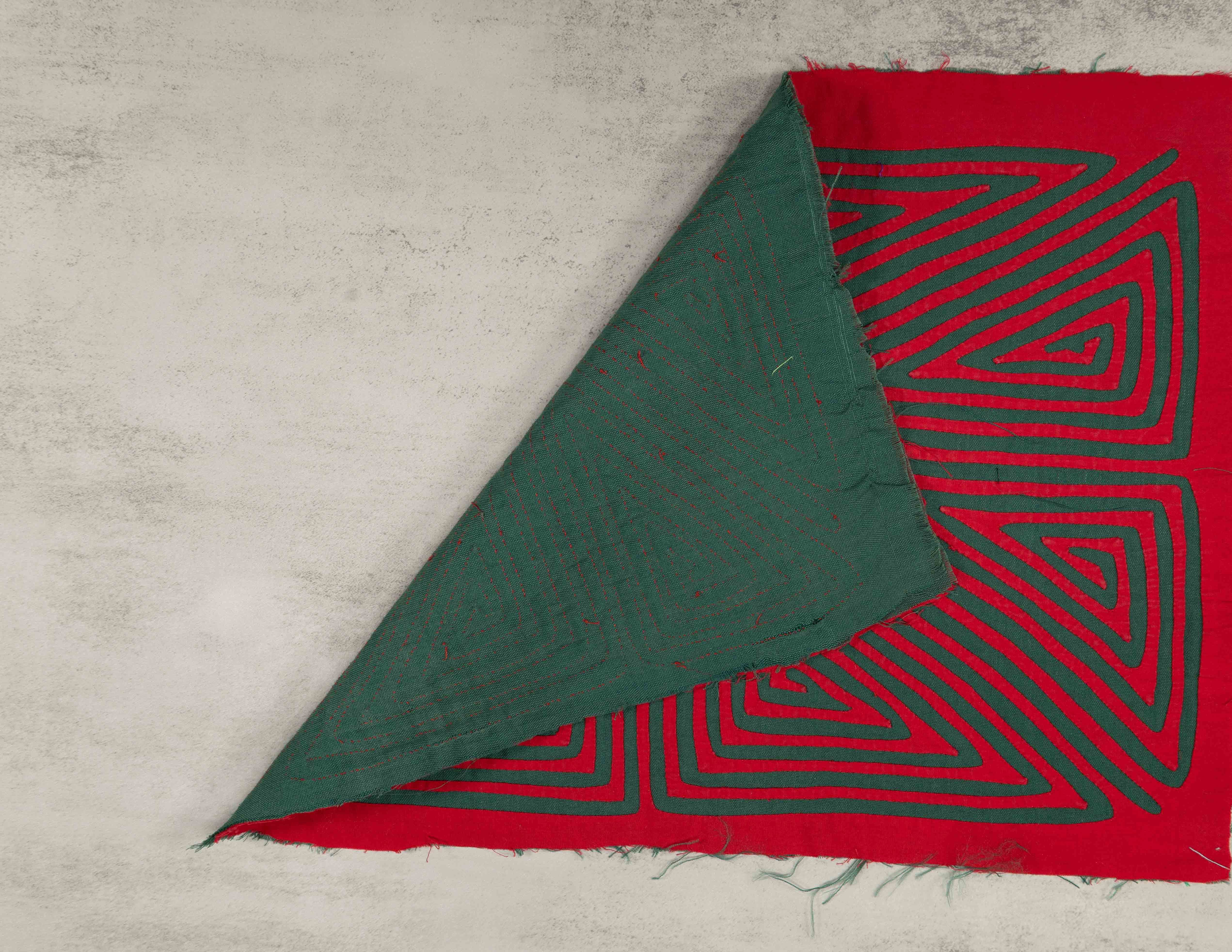 Vintage Red And Green Classic Design Mola