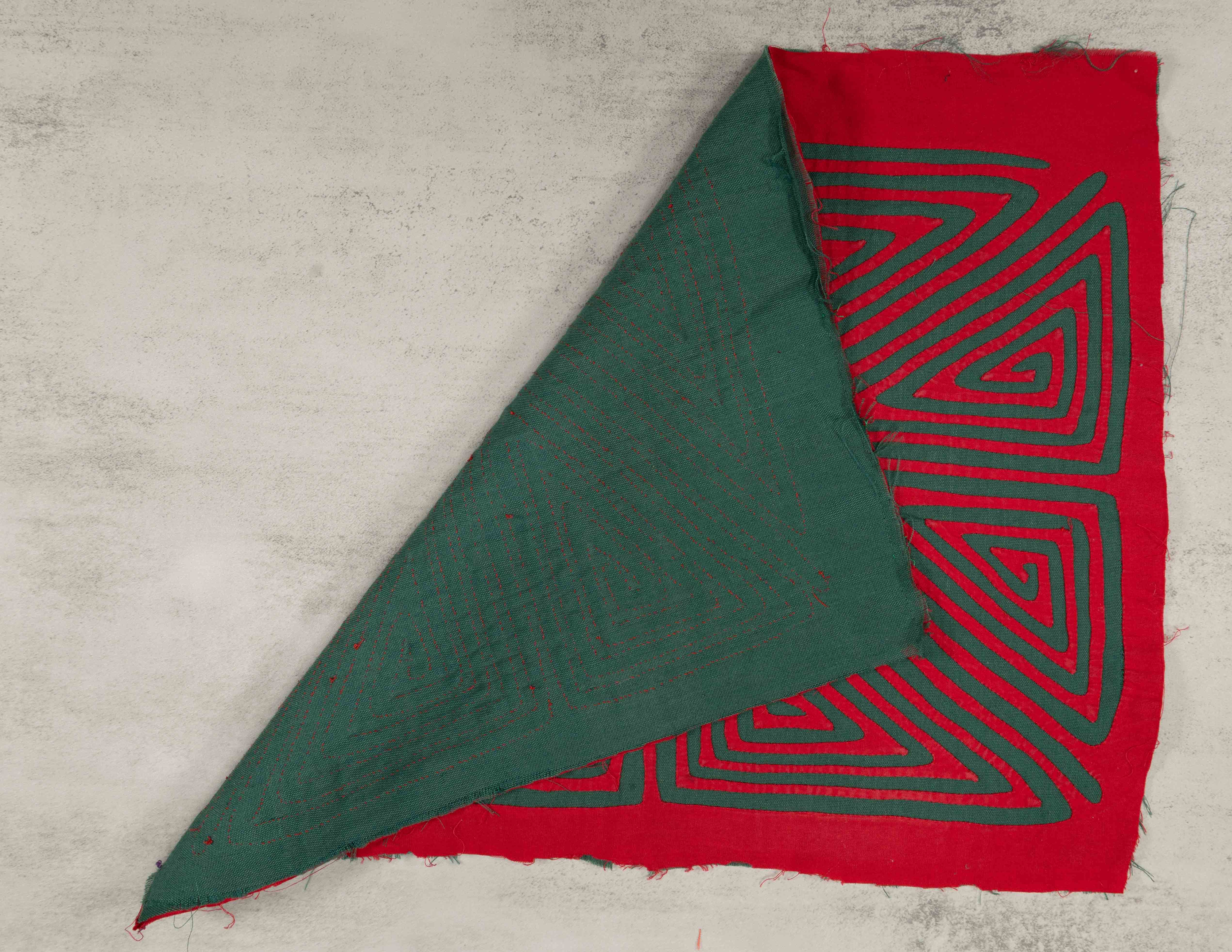 Vintage Green And Red Classic Design Mola