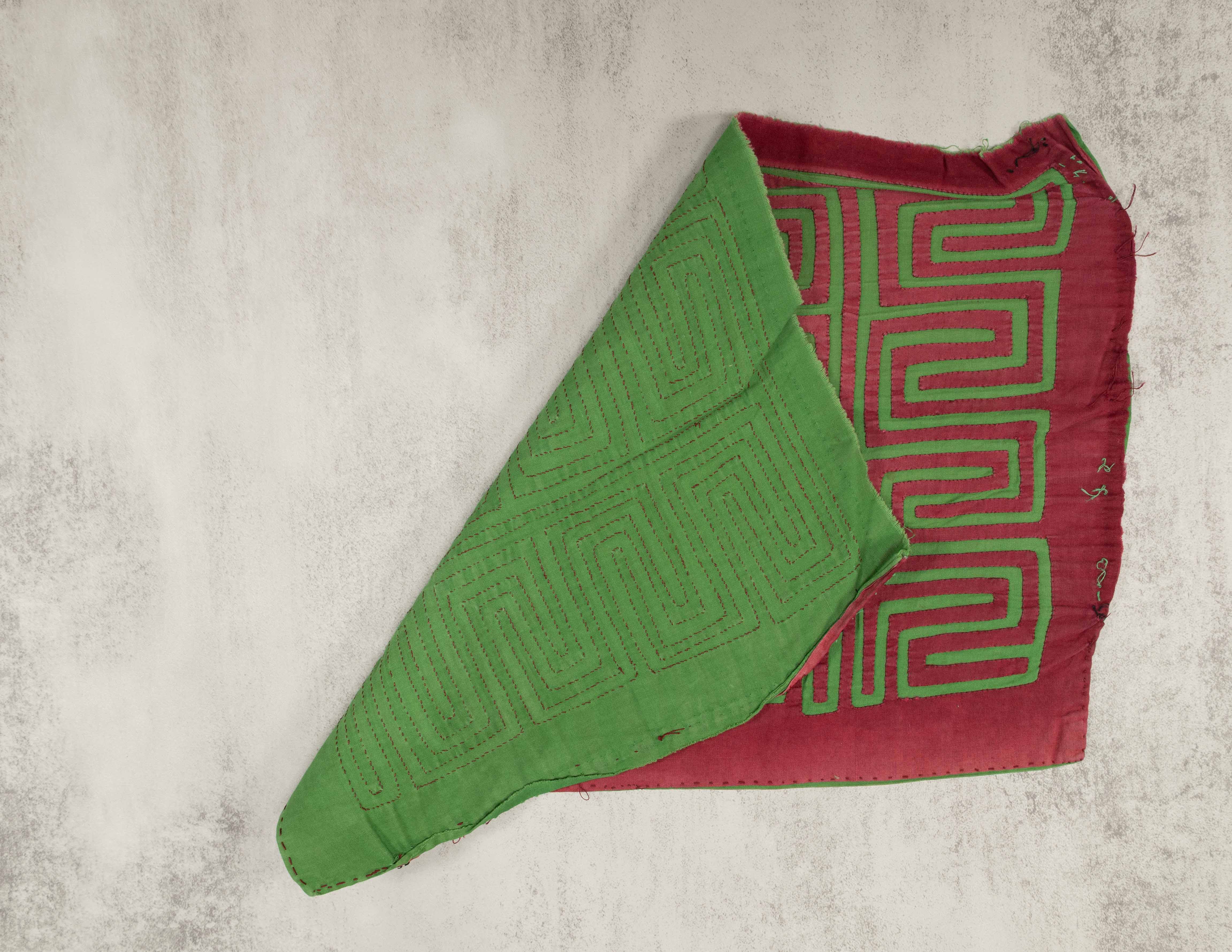 Vintage Green And Maroon Classic Design Mola
