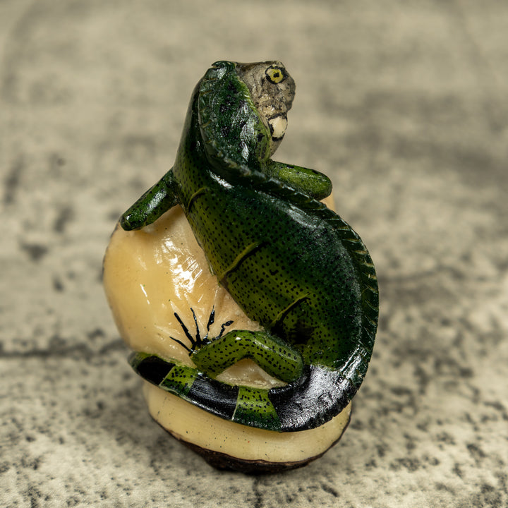 Green Iguana lizard On Pedestal Tagua Carving