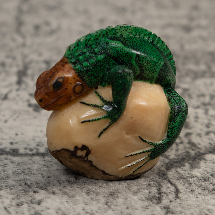 Vintage Green And Brown Iguana Lizard Amphibian Tagua Carving