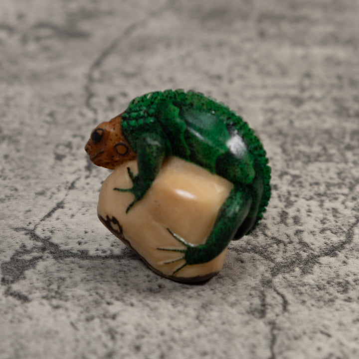 Vintage Green And Brown Iguana Lizard Amphibian Tagua Carving