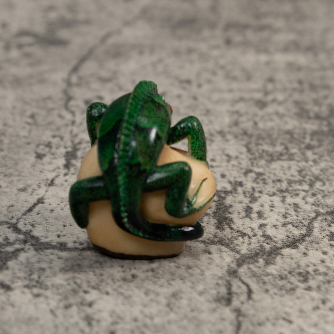 Vintage Green And Brown Iguana Lizard Amphibian Tagua Carving