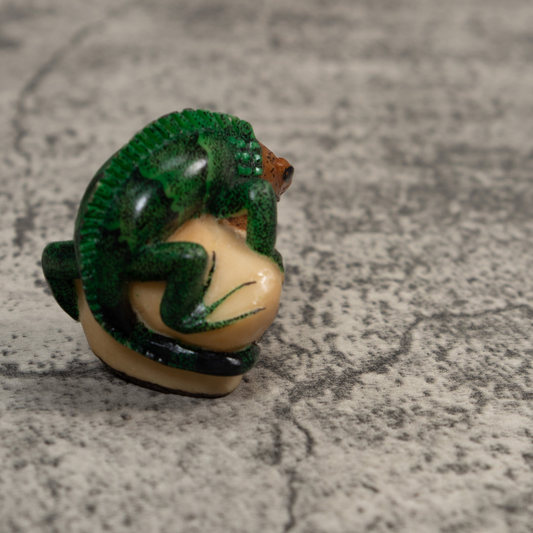 Vintage Green And Brown Iguana Lizard Amphibian Tagua Carving