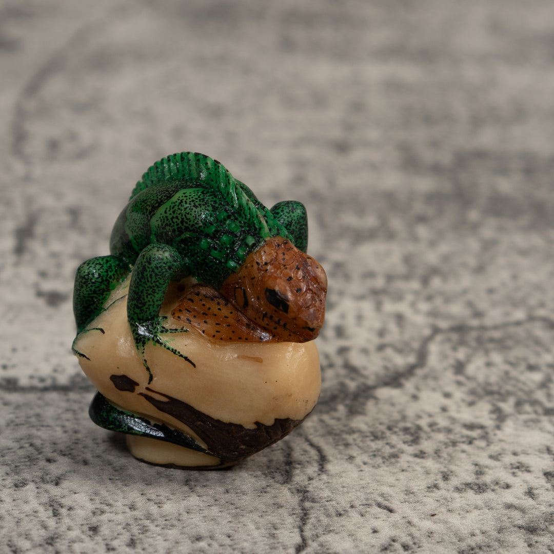 Vintage Green And Brown Iguana Lizard Amphibian Tagua Carving