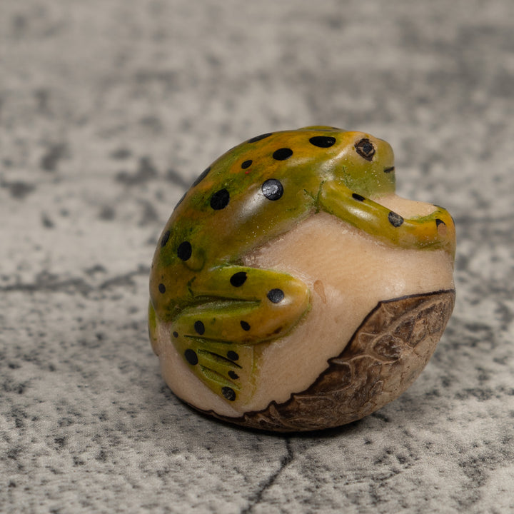 Vintage green spotted Frog Tagua Carving