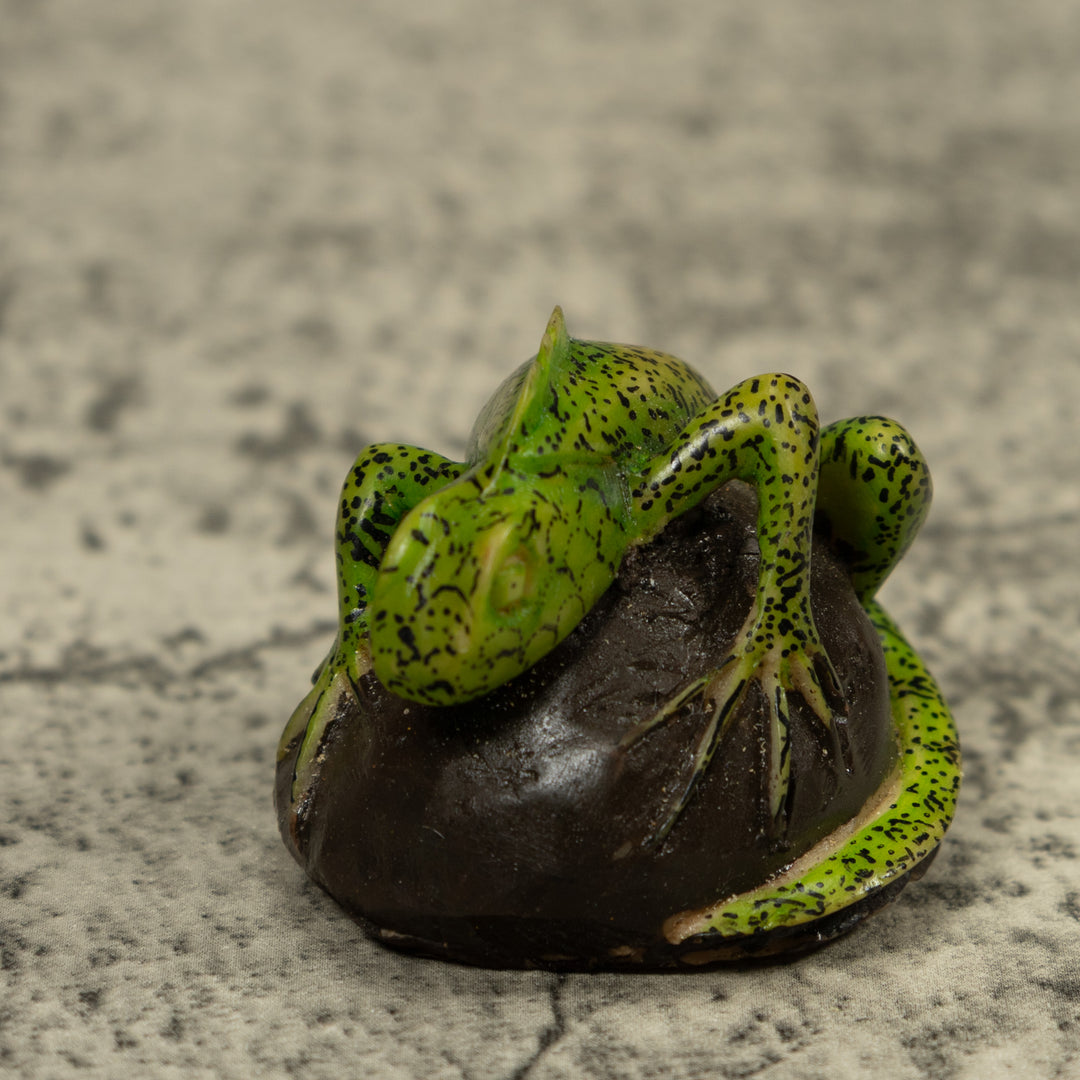 Vintage Iguana Lizard Reptile Tagua Carving