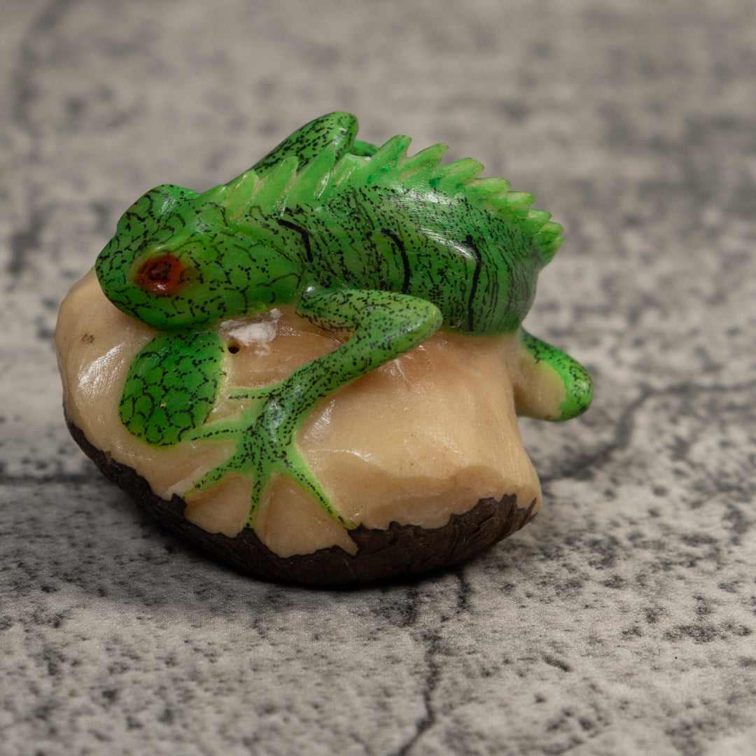 Vintage Iguana Lizard Reptile Tagua Carving