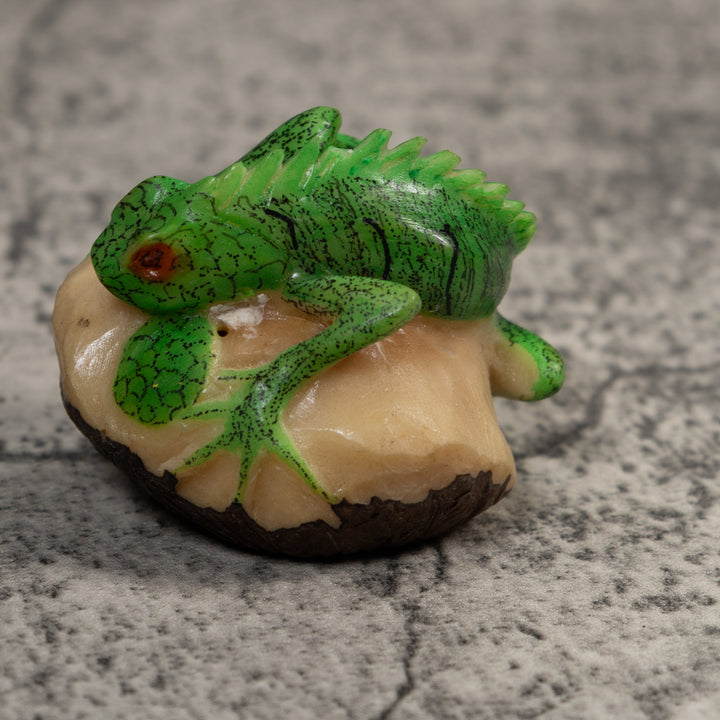 Vintage Iguana Lizard Reptile Tagua Carving